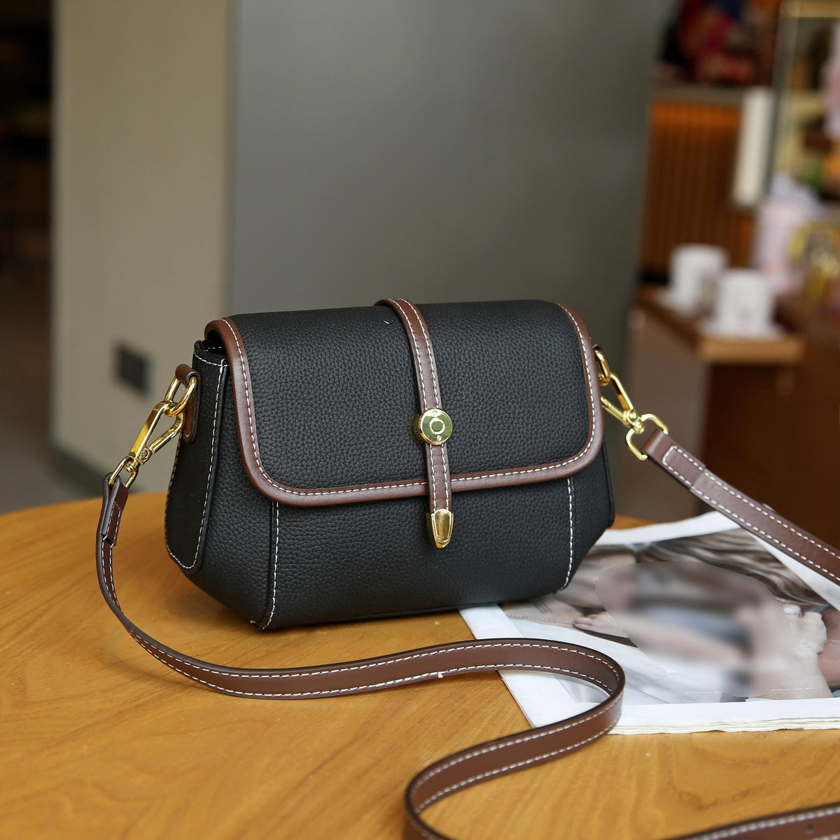 Vintage Leather Crossbody Bag Small Shoulder Bag Women's Flap Purse