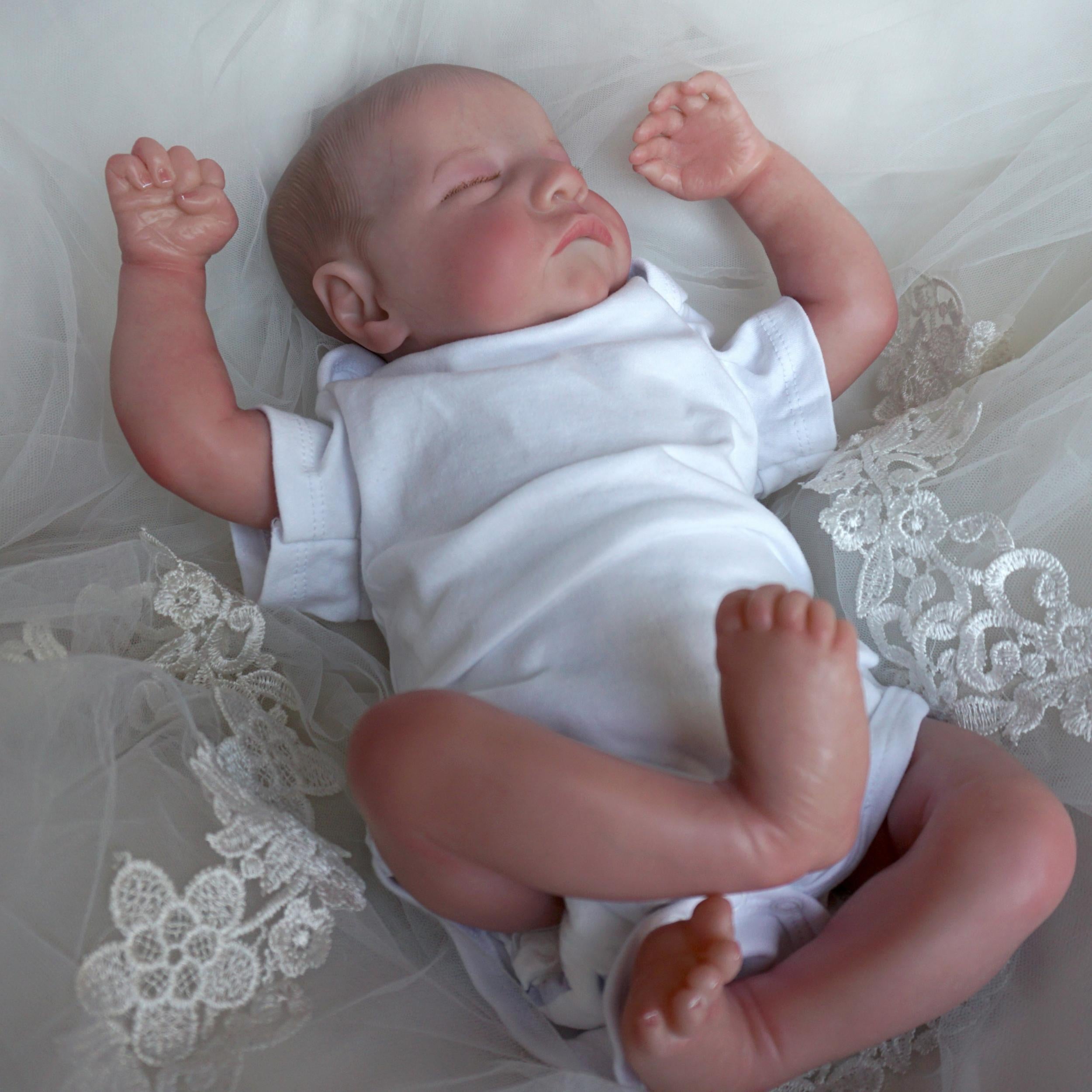 Realistic Reborn Doll with 3D Painted Skin and Cloth Body