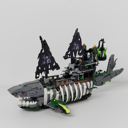 1155pcs Ghost Shark Pirate Building Blocks MOC Skeleton Crew Green Sails