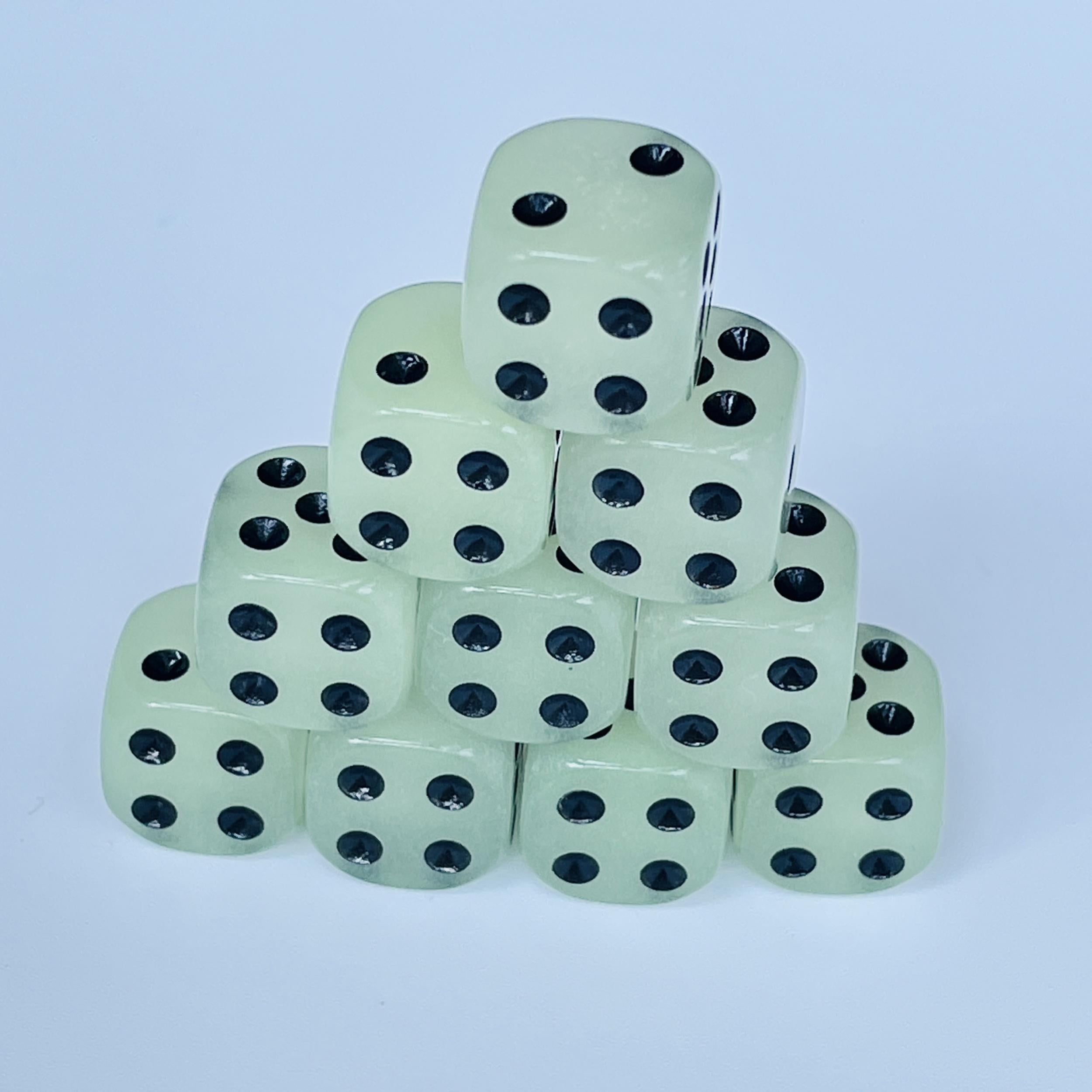 12pcs Luminous Dice 16mm Circular Dot Perfect for Nightclubs Bars KTVs
