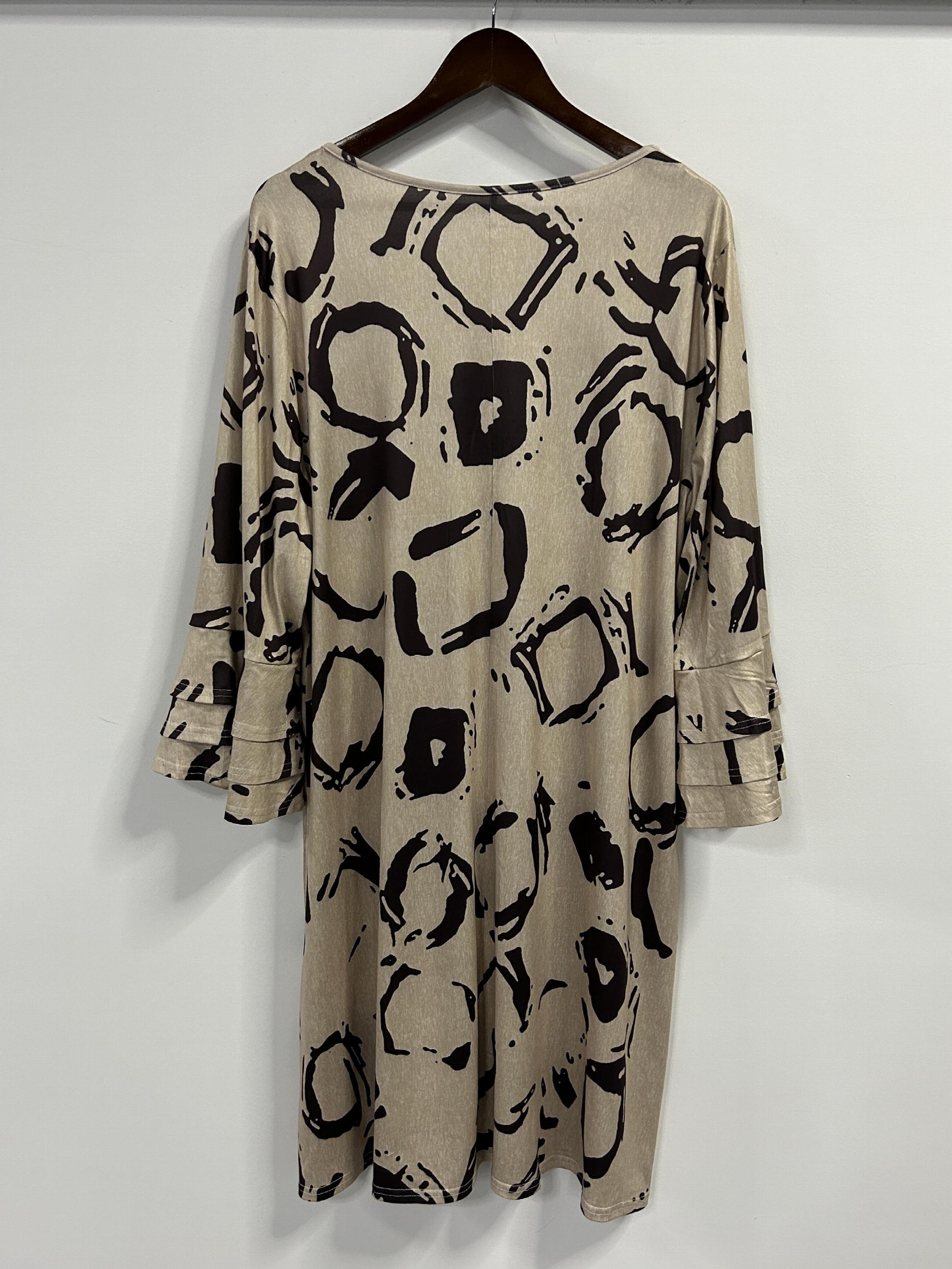  Geometric Print Half Sleeve V Neck Dress